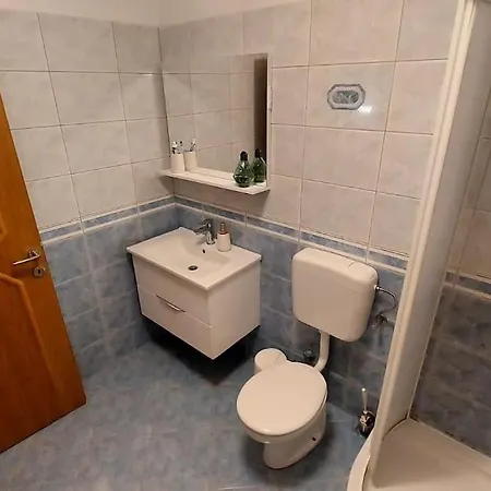 Apartment Ana - Calm, Free Parking, Close To Center