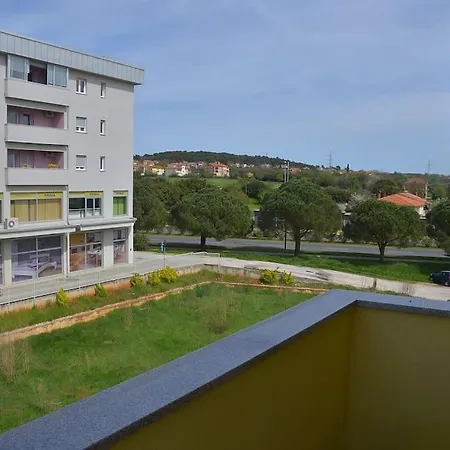 Ana - Calm, Free Parking, Close To Center Apartment Pula