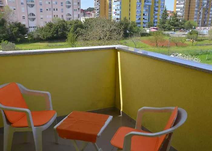 Apartment Ana - Calm, Free Parking, Close To Center *