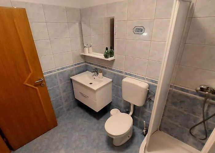 Apartment Ana - Calm, Free Parking, Close To Center