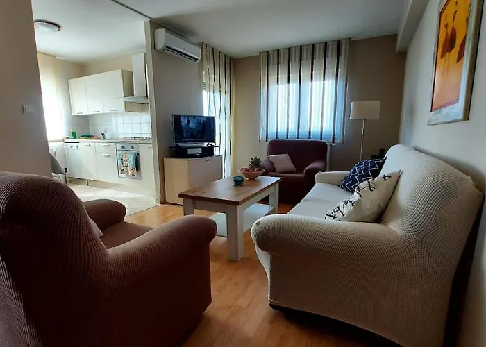 Apartment Ana - Calm, Free Parking, Close To Center Pula