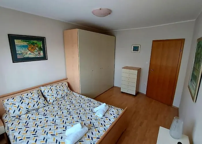 Ana - Calm, Free Parking, Close To Center Apartment