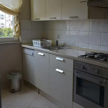 Ana - Calm, Free Parking, Close To Center Appartamento Pola