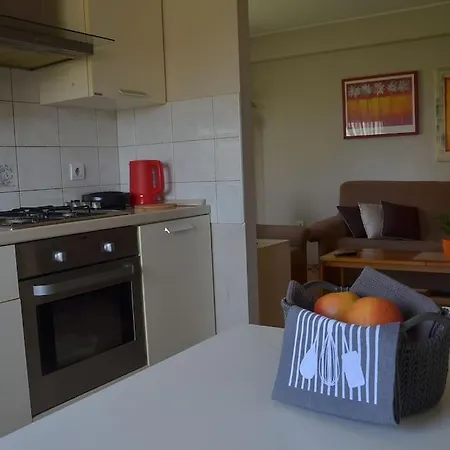 Ana - Calm, Free Parking, Close To Center * Pola